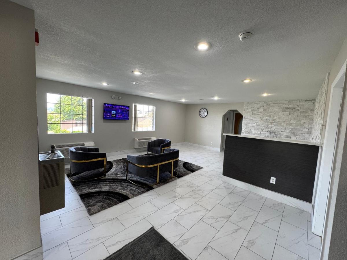 Lakeside Inn - Housity
