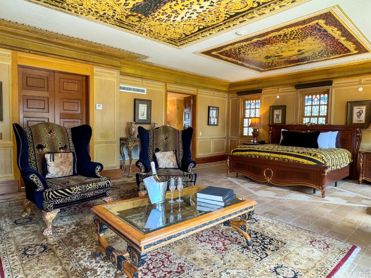 The Villa Casa Casuarina - Housity