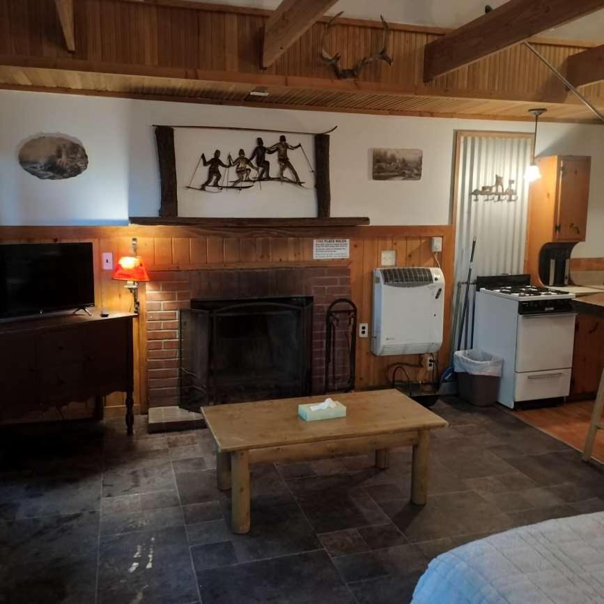 Big Bear Lake - Tulip Lane Cabin #26 - Housity