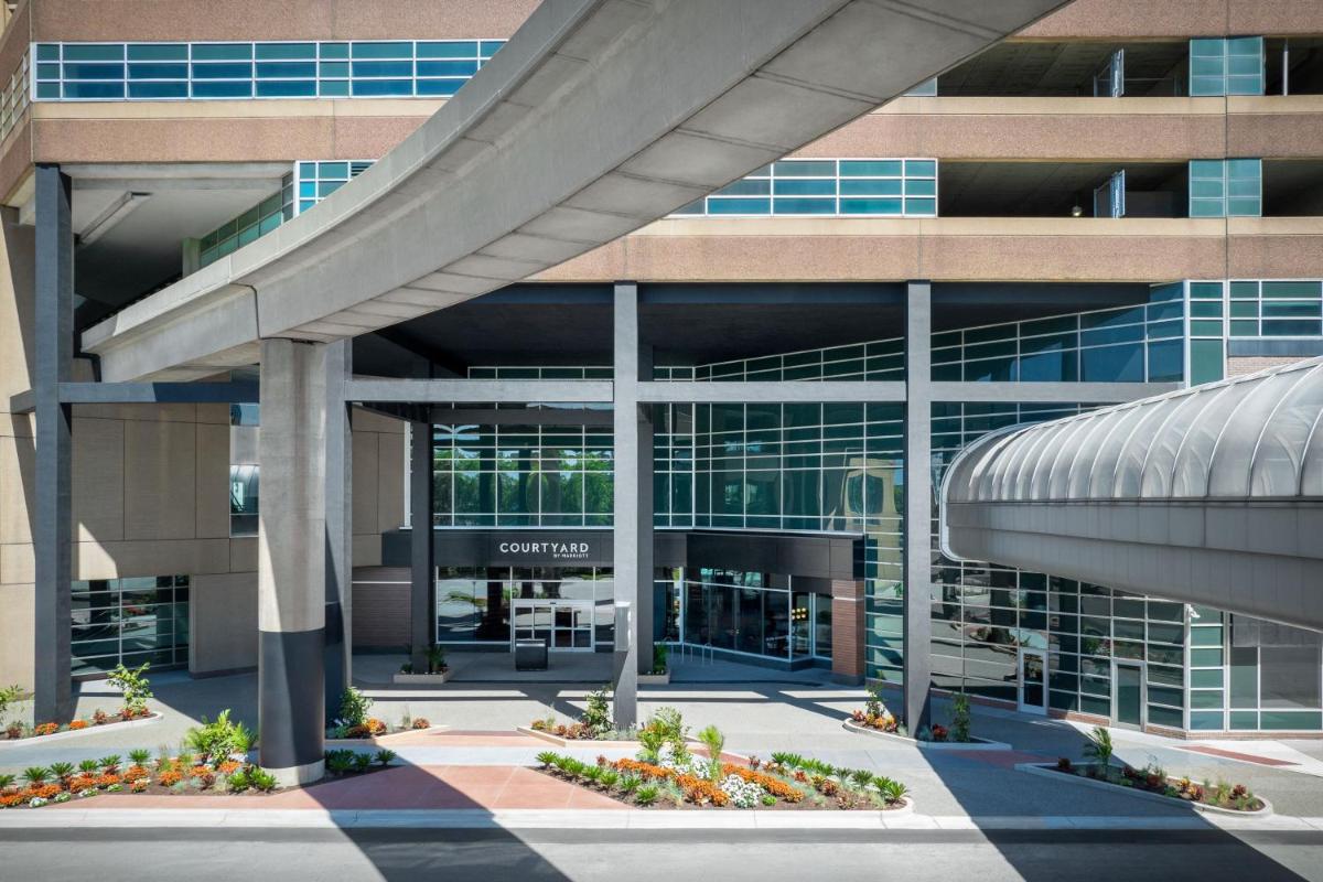 Courtyard by Marriott Detroit Downtown - Housity
