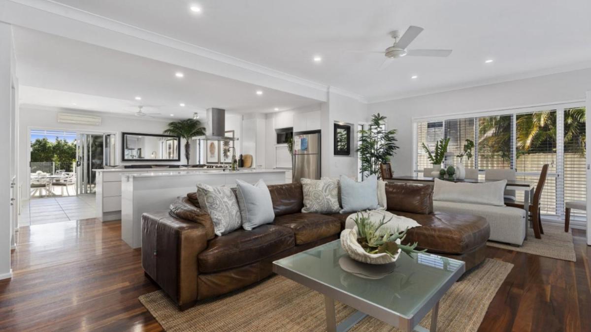 Stunning Waterfront Home with pool - Sylvan Beach Esp, Bellara - Housity