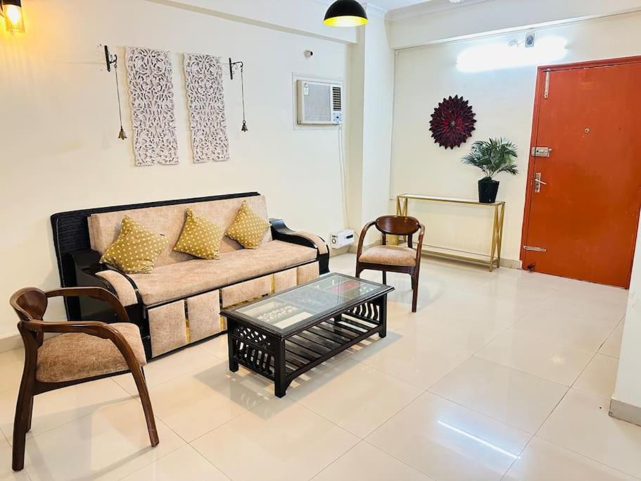 Tranquil (Near Ghats and Temple) - Housity