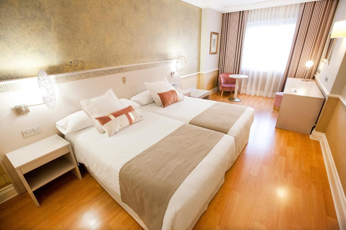 Cama o camas de una habitación en Hotel Alfonso VIII