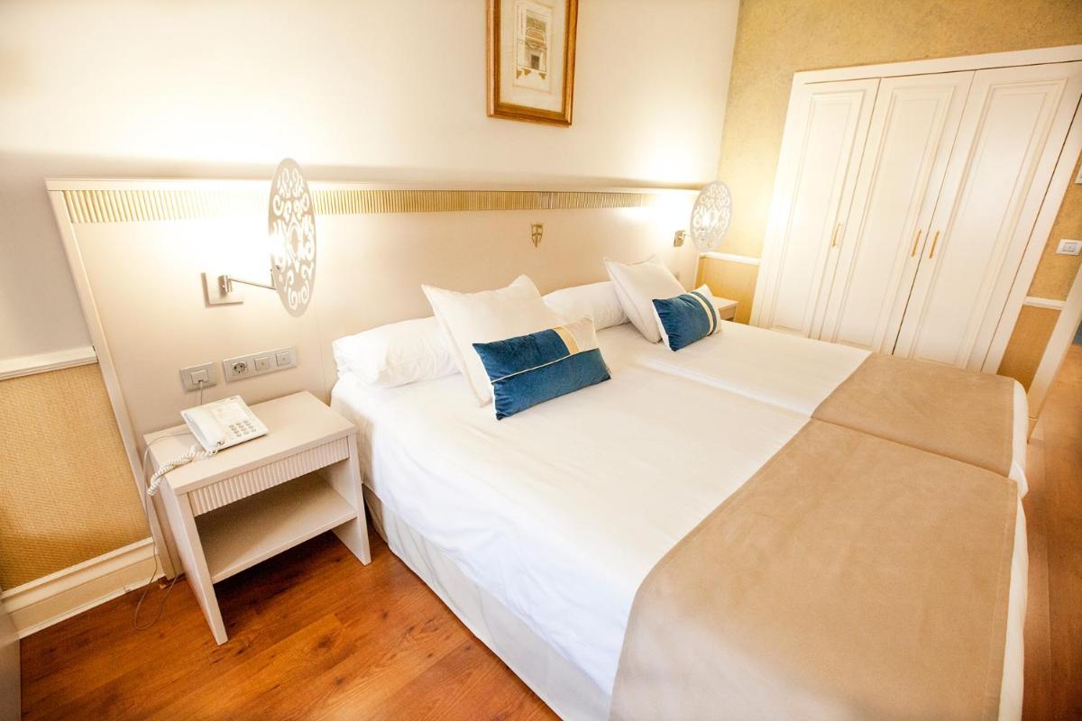 Cama o camas de una habitación en Hotel Alfonso VIII