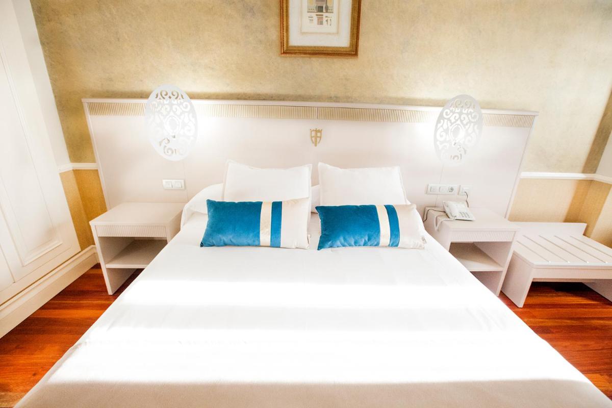 Cama o camas de una habitación en Hotel Alfonso VIII