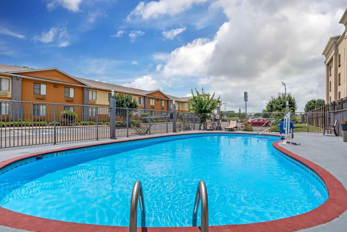 Best Western Canton Inn - Housity