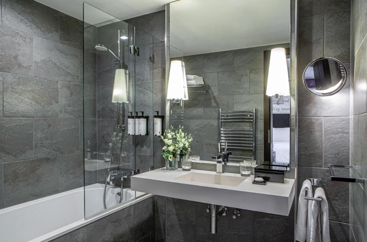 Salle de bains dans l'établissement Sofitel Strasbourg Grande Ile