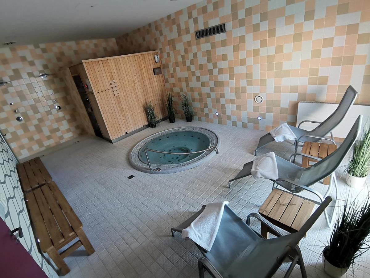 Hotel Rajská zahrada - Housity