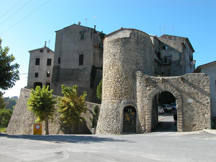 Casa in Antico Borgo Medievale a Tarano RI, via Giacomo Leopardi, 15 - Housity