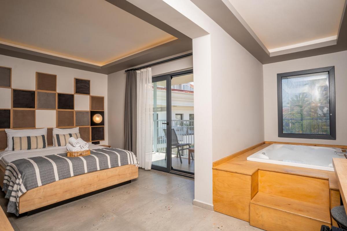 Blue Star Hotel - Hizvo
