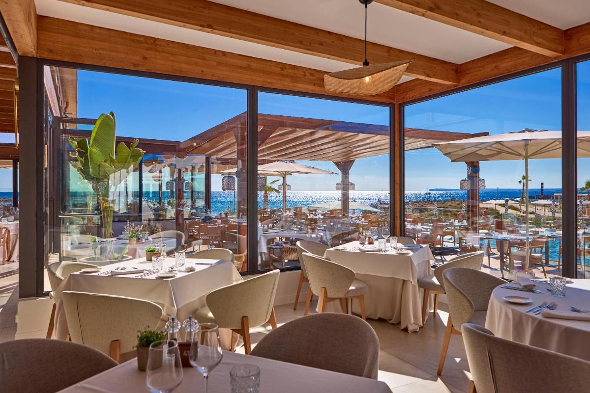 Un restaurante o sitio para comer en Universal Grand León & Spa