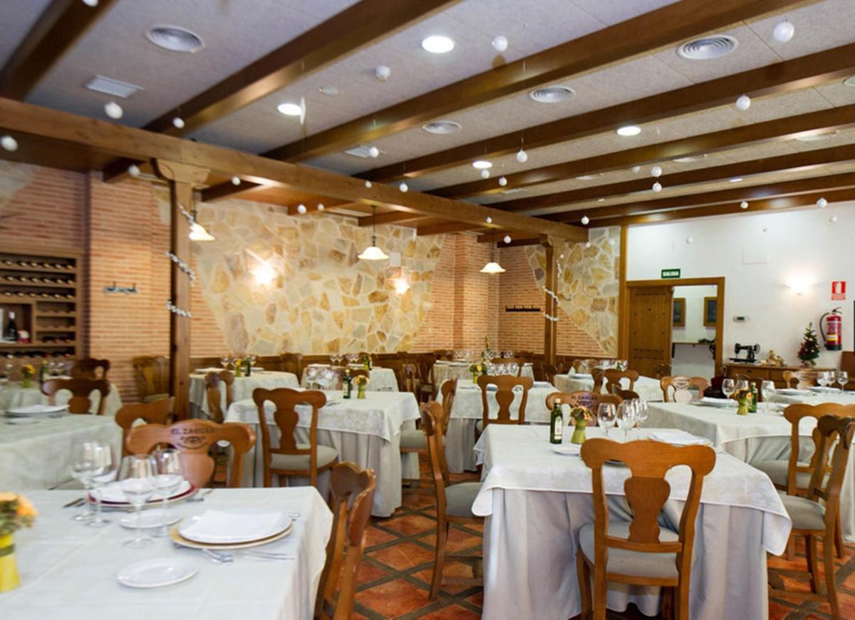 Un restaurante o sitio para comer en Hotel Comendador