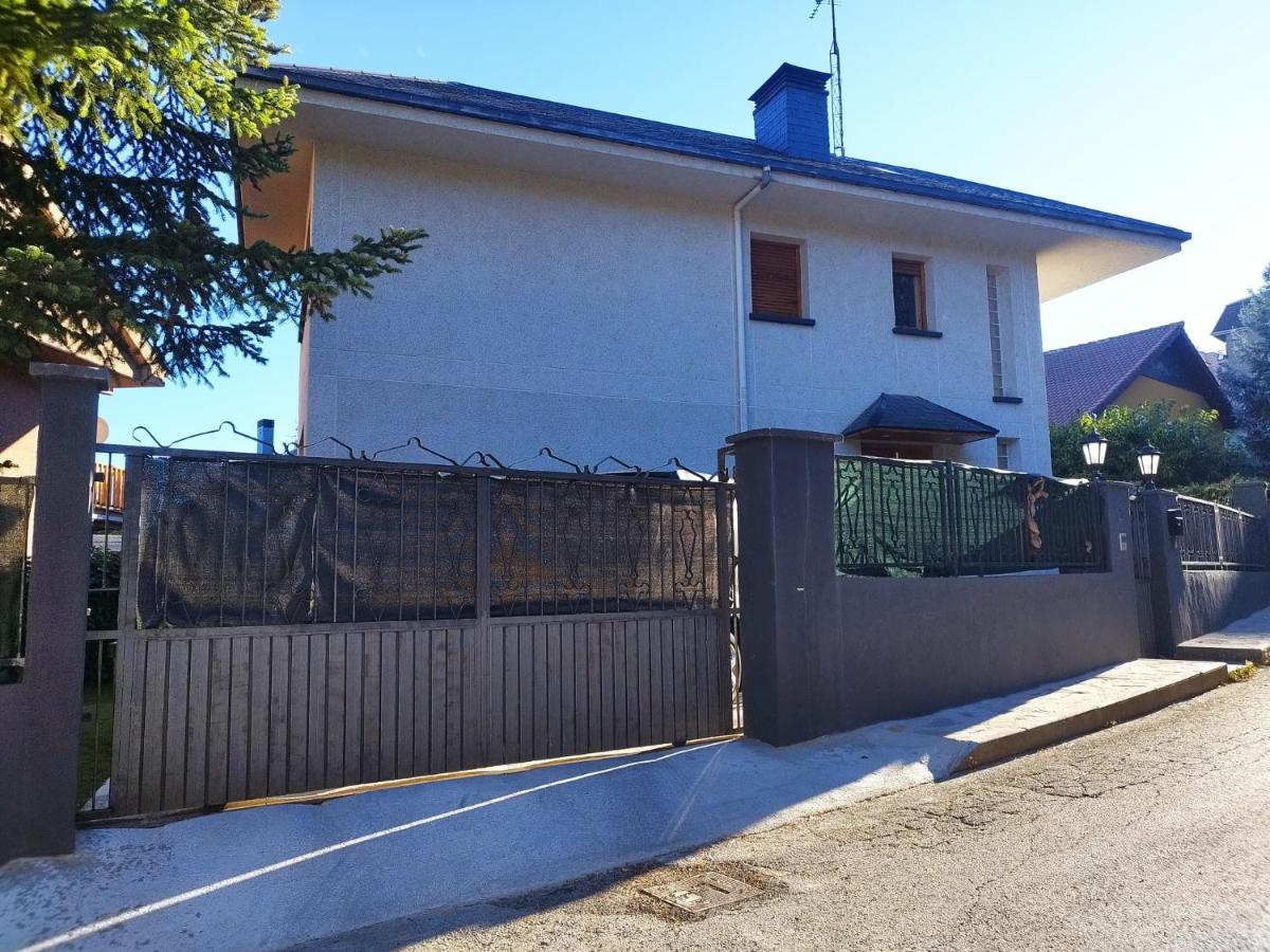 Villa San Lure Jaca - Housity