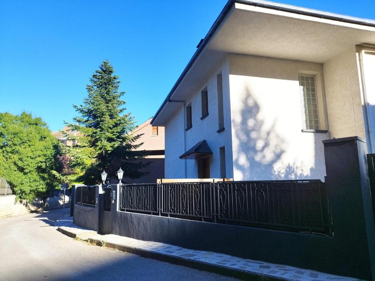 Villa San Lure Jaca - Housity