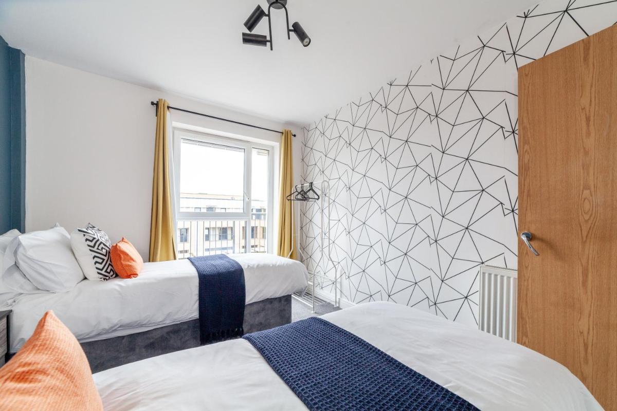 Top-Rated Family Penthouse - King Size Bed & Free Parking - Hizvo
