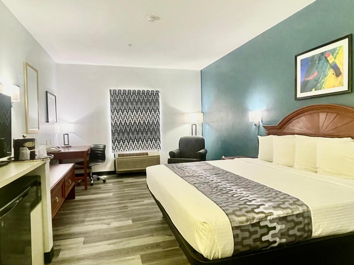Grand Vista Hotel & Suites - Housity
