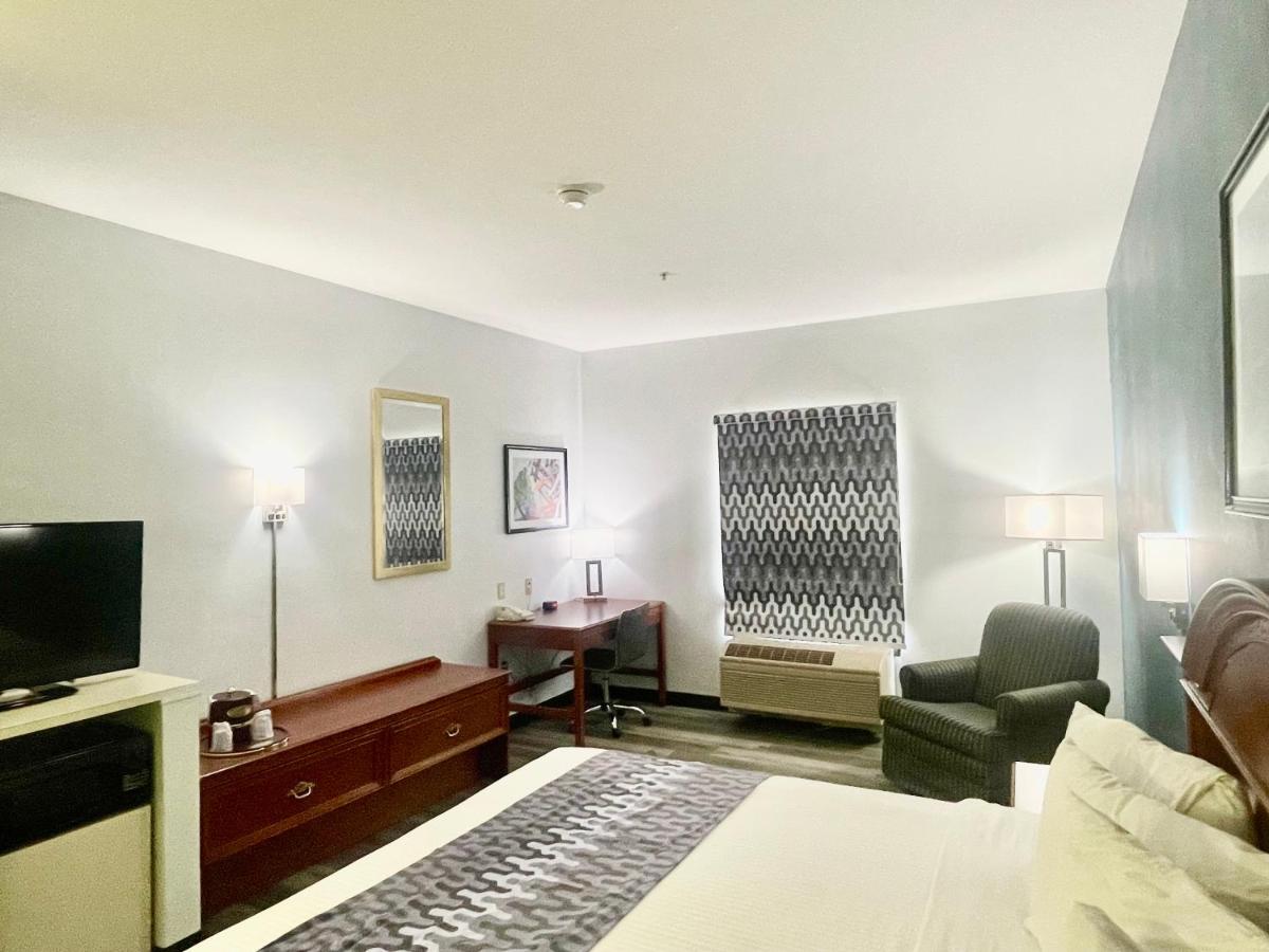 Grand Vista Hotel & Suites - Housity