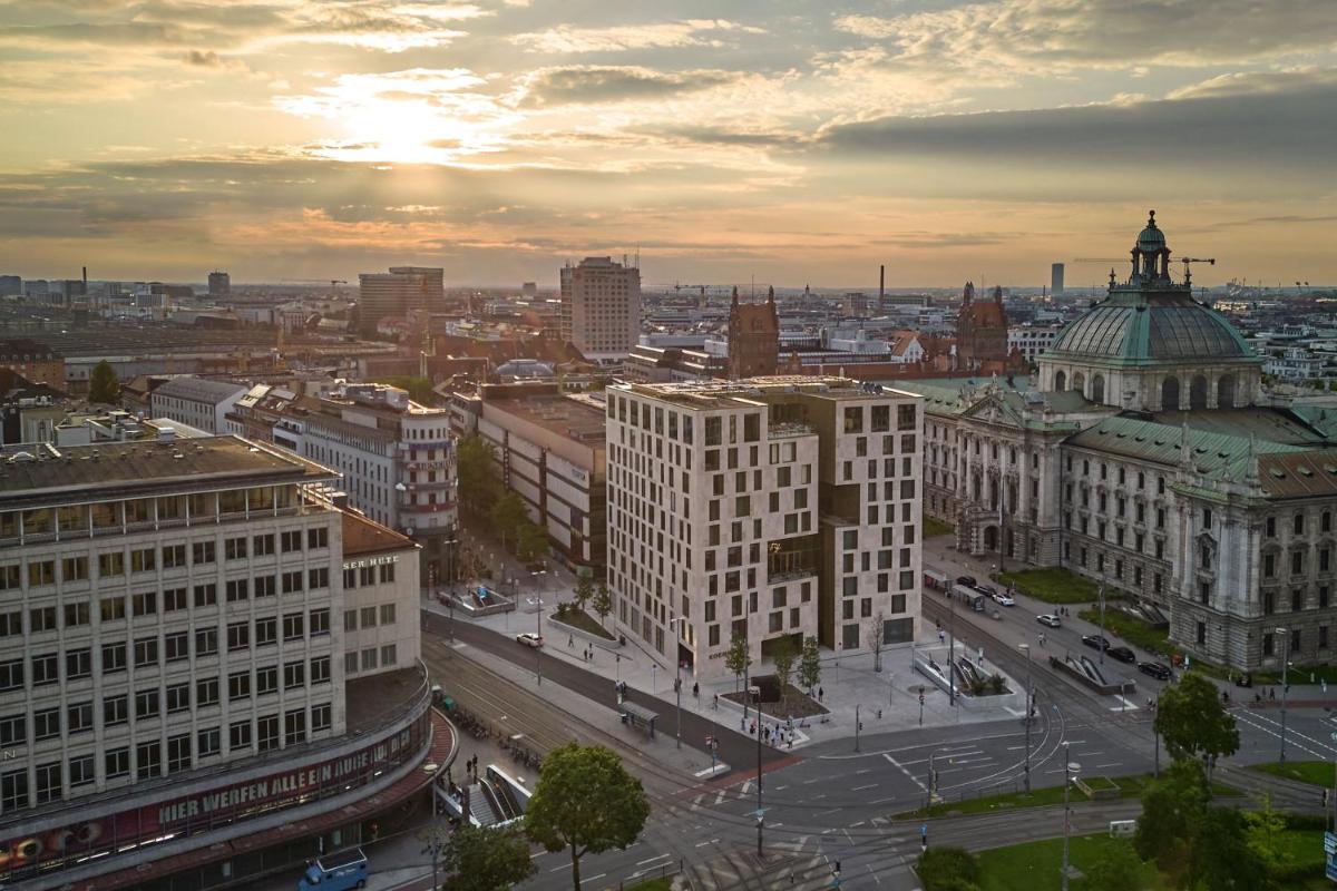 Ein allgemeiner Blick auf München oder ein Stadtblick von des Hotels aus