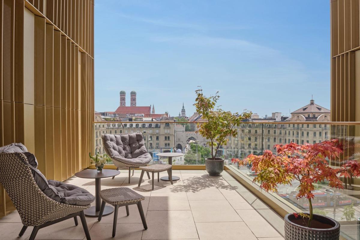 Ein Balkon oder eine Terrasse in der Unterkunft Koenigshof, a Luxury Collection Hotel, Munich