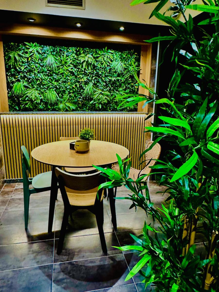 HOTEL LOTUS - Housity