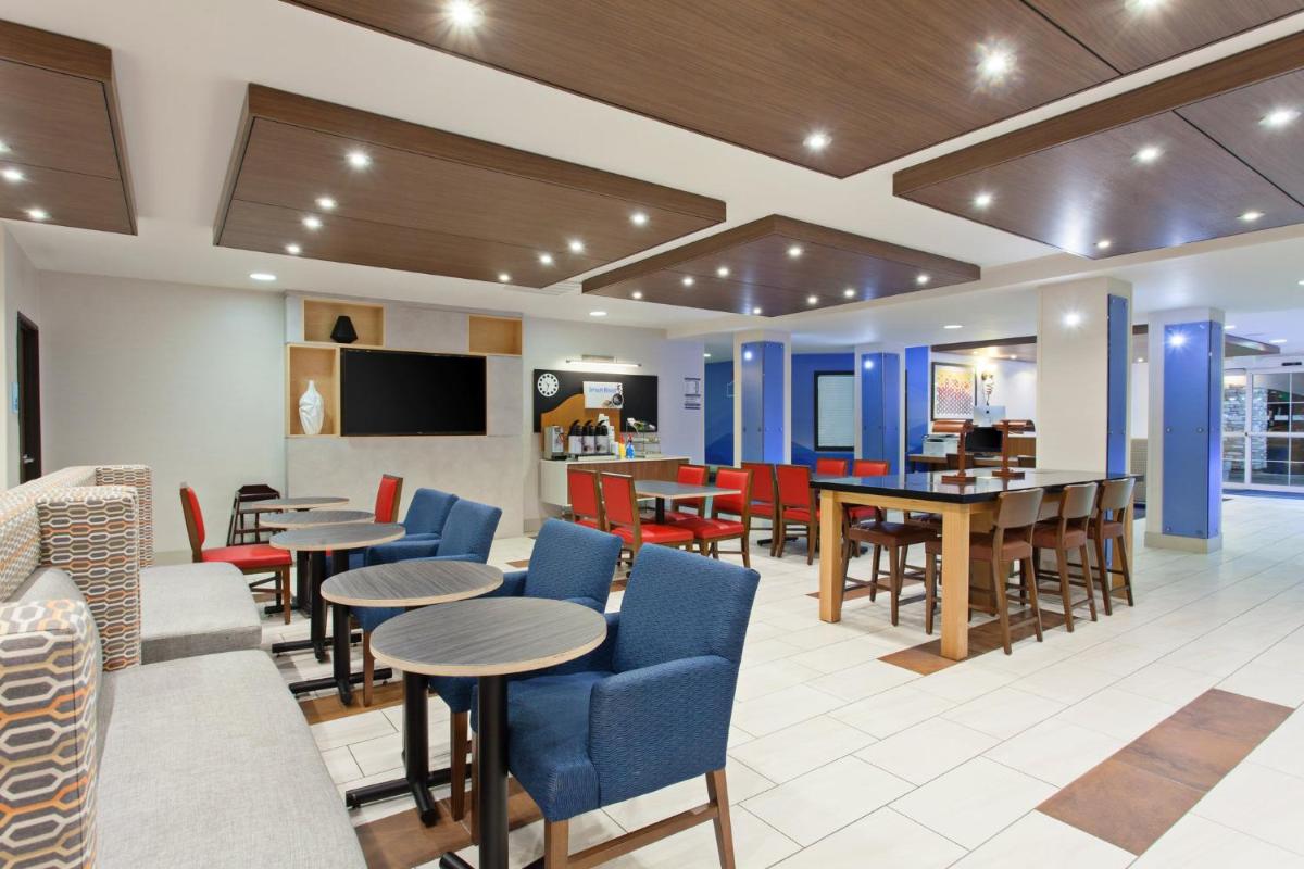 Holiday Inn Express & Suites Oakland - Airport by IHG - Hizvo