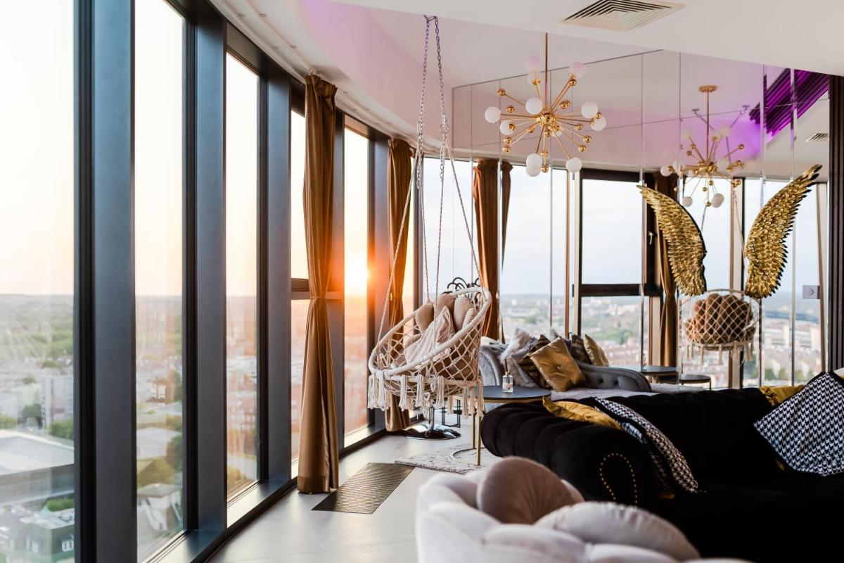 Hanza Tower GOLD-21 Deluxe 63m2 with Pool & Spa - Housity