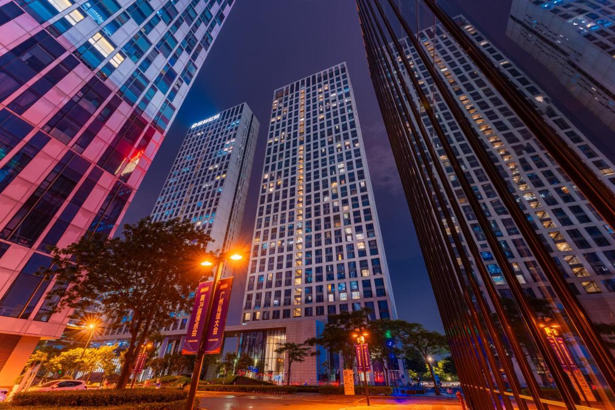 Yicheng Pazhou Poly World Trade Centre Apartment - Housity