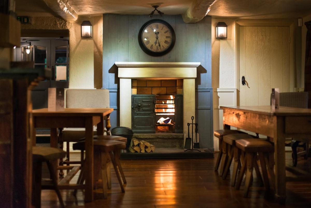 The Fenwick Steak & Seafood Pub - Housity