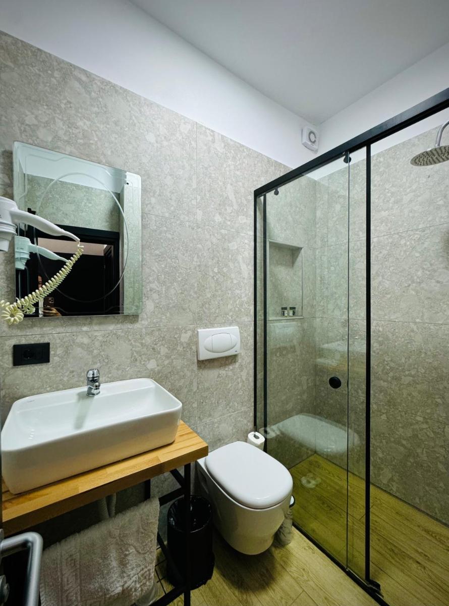 Gogo's Boutique Hotel - Housity
