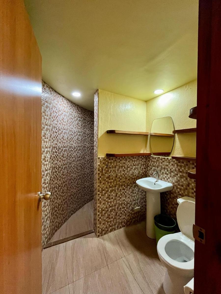 Midnite Inn - Housity