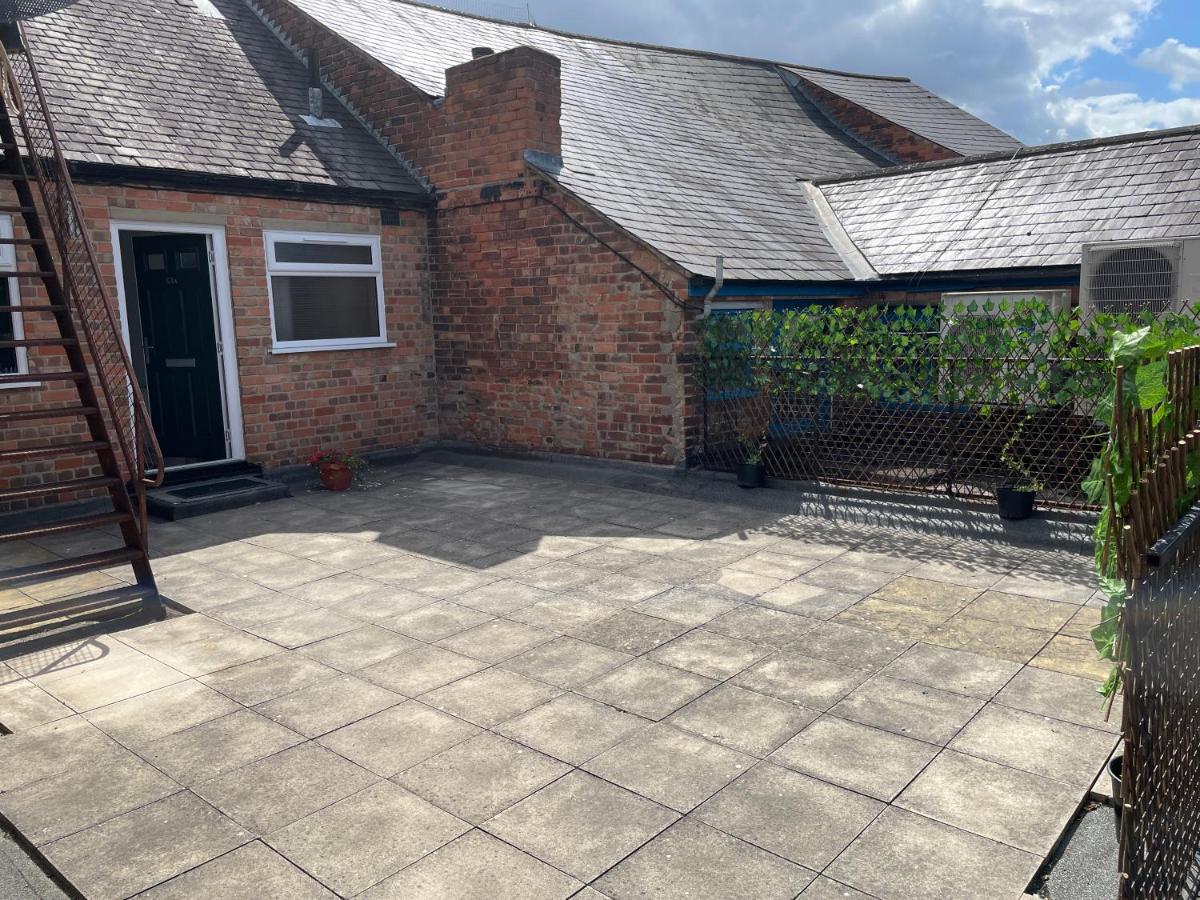 Lovely 2 bed Apartment, Arnold Town centre. - Housity