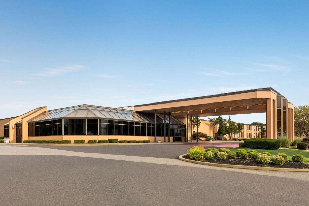 Days Hotel by Wyndham Allentown Airport / Lehigh Valley - Housity