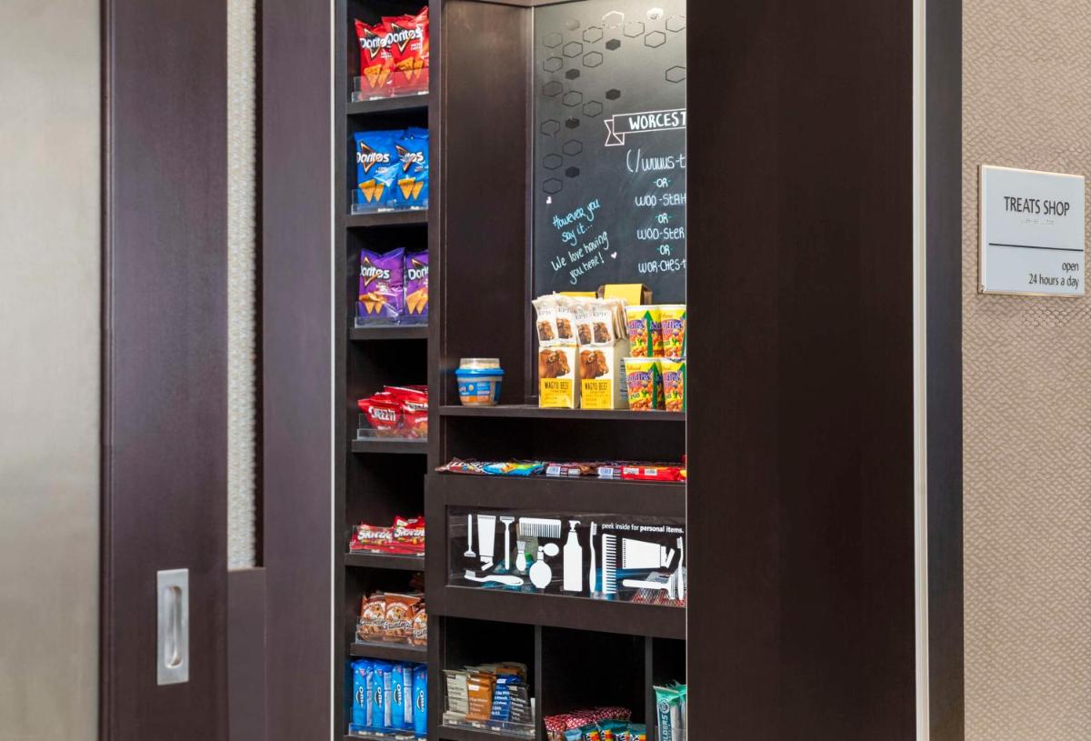 Hampton Inn & Suites-Worcester, MA - Housity