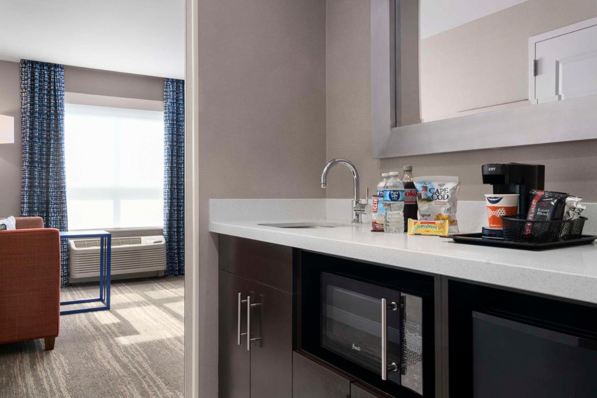 Hampton Inn & Suites-Worcester, MA - Housity