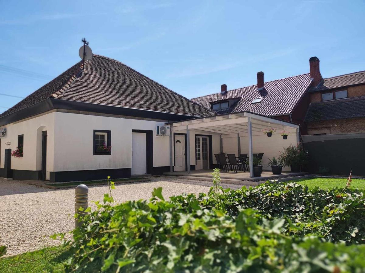 Rókafalvi Vendégház - Housity
