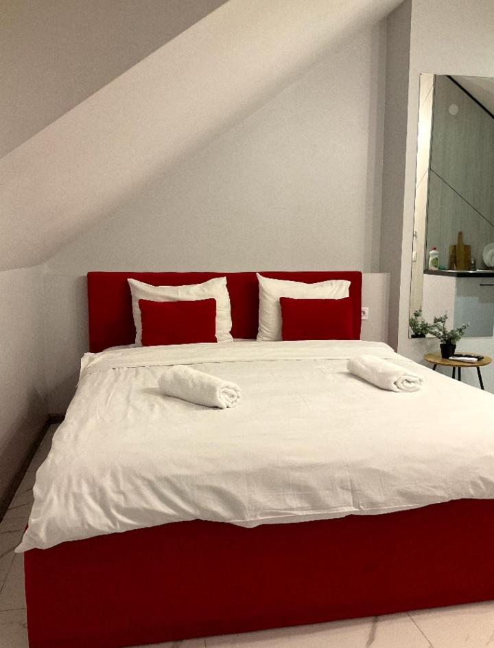 Pure Apartments VIP 5 - Housity