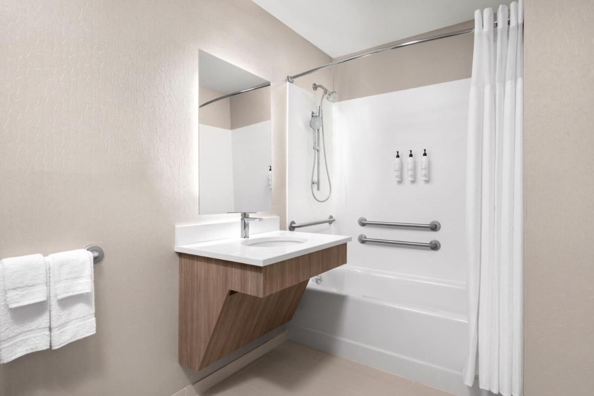SpringHill Suites by Marriott Fairbanks - Housity