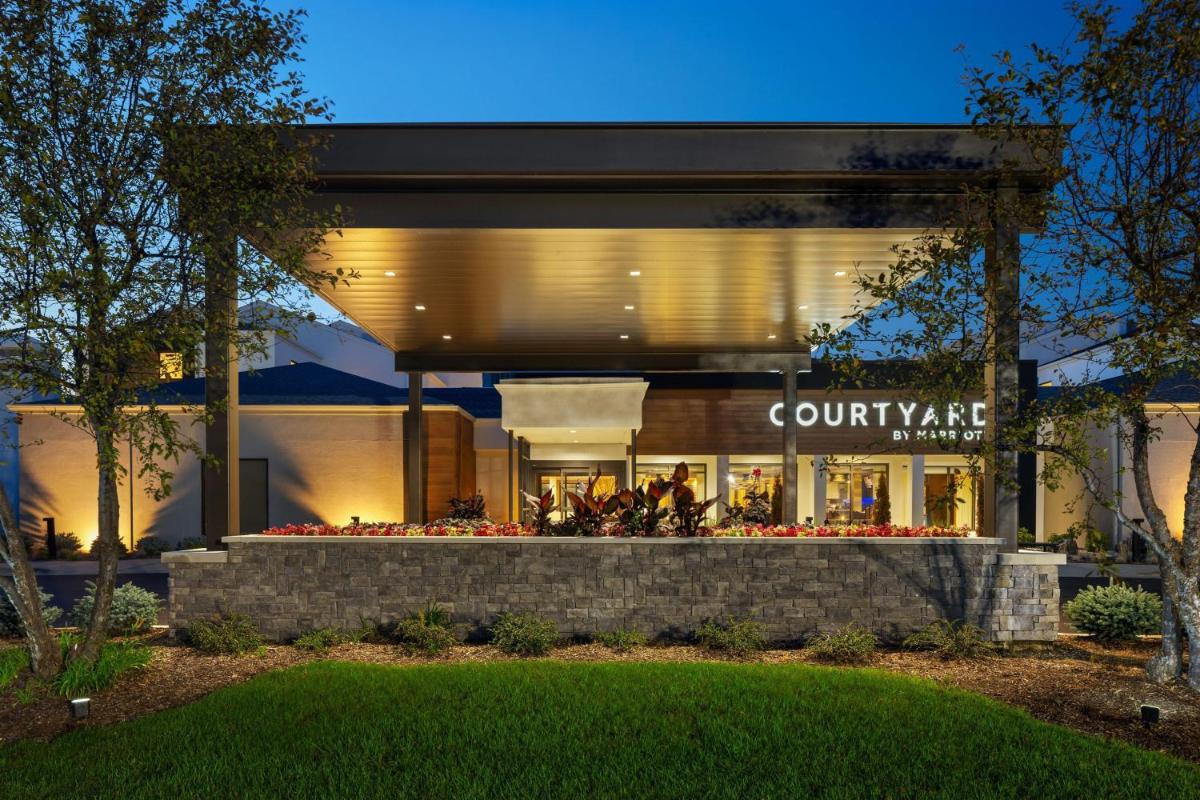Courtyard by Marriott Chicago Waukegan / Gurnee - Housity