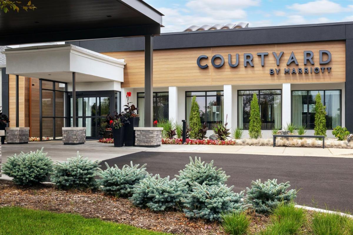 Courtyard by Marriott Chicago Waukegan / Gurnee - Housity