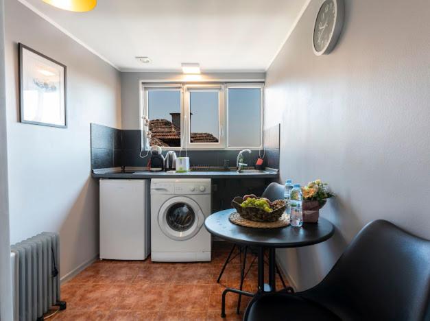 Lovely 1-bedroom apartment in the center of Sofia - Hizvo