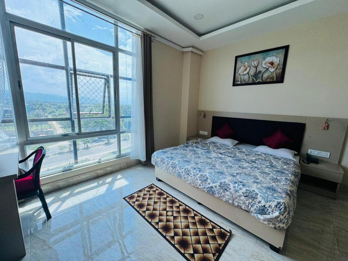 GRACE INN GUEST HOUSE, Near Airport and Ion Digital - Housity