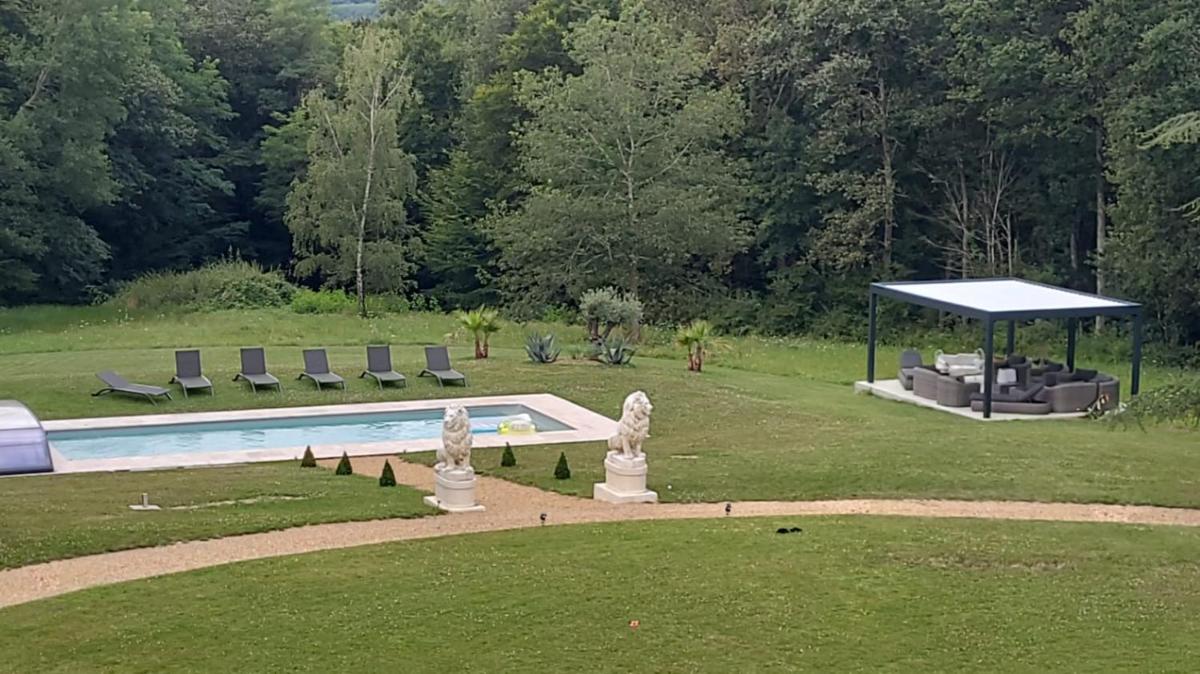 la tour carrée d'un chateau - Housity