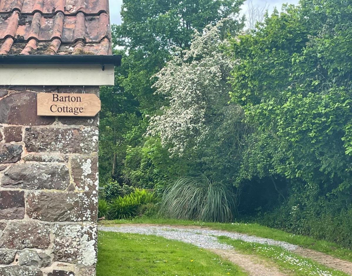 Barton Cottage - Housity