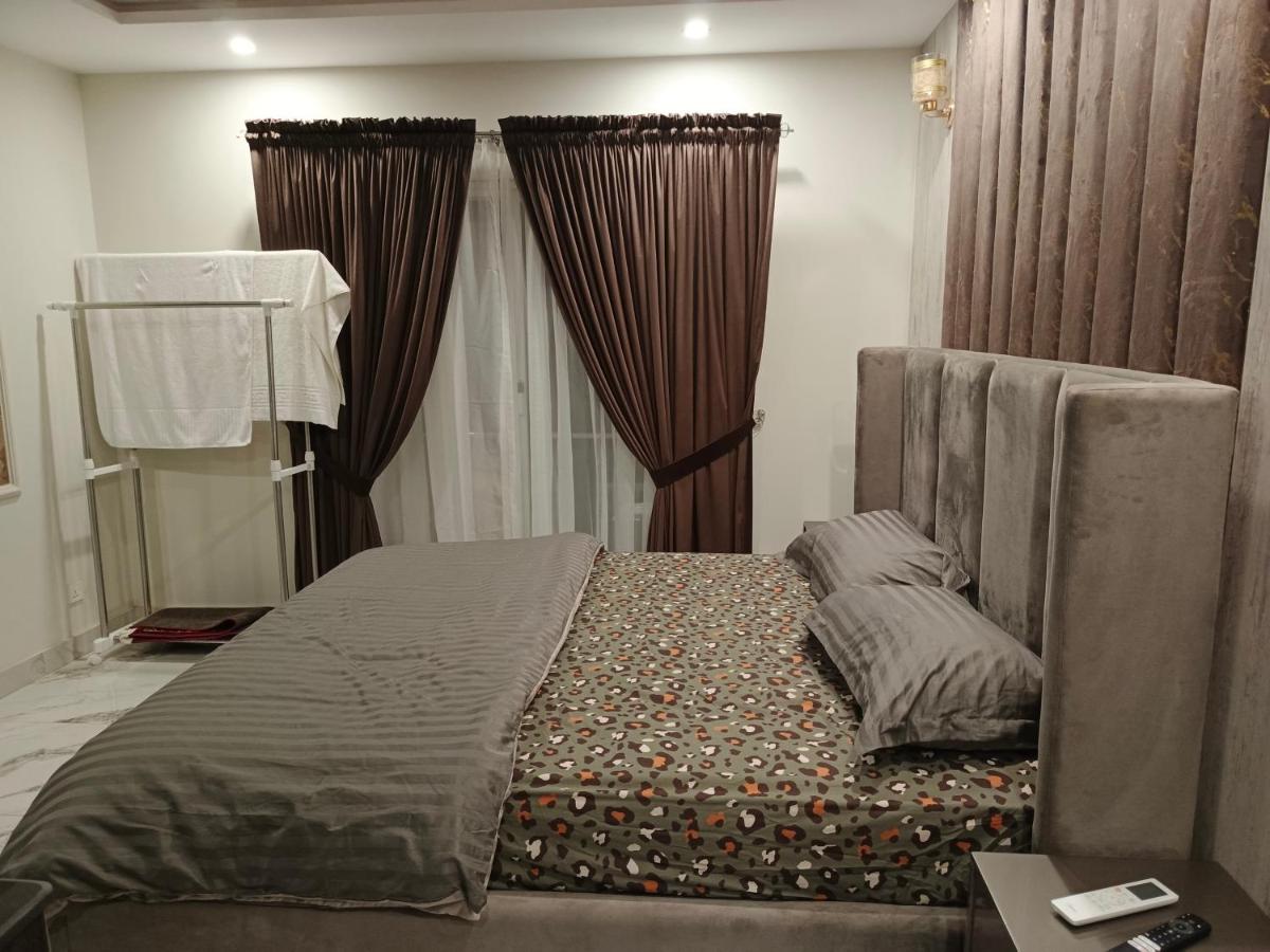 Luxury furnished studio apartment Bahria Town Lahore - Housity