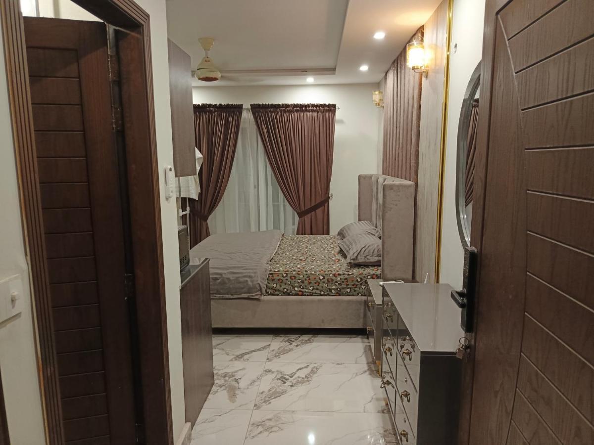 Luxury furnished studio apartment Bahria Town Lahore - Housity