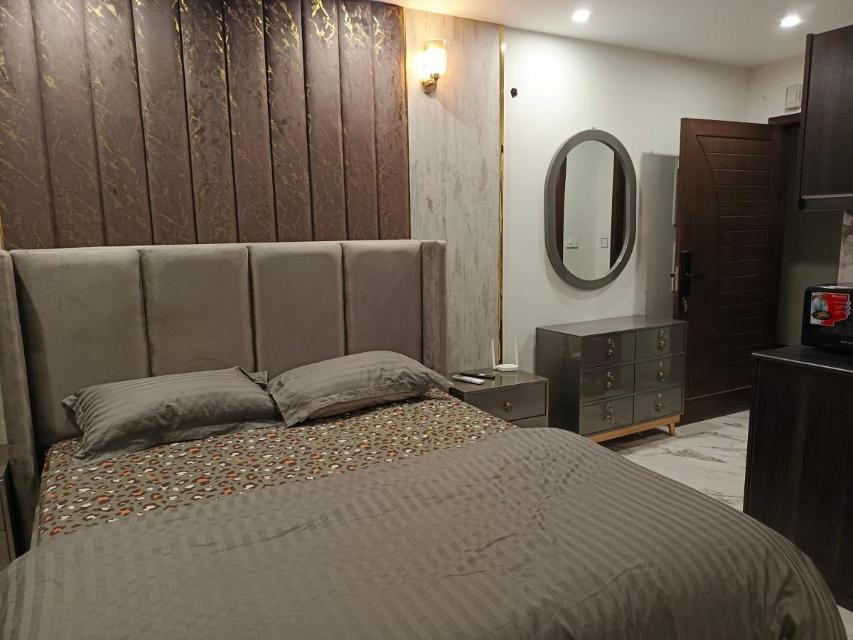 Luxury furnished studio apartment Bahria Town Lahore - Housity