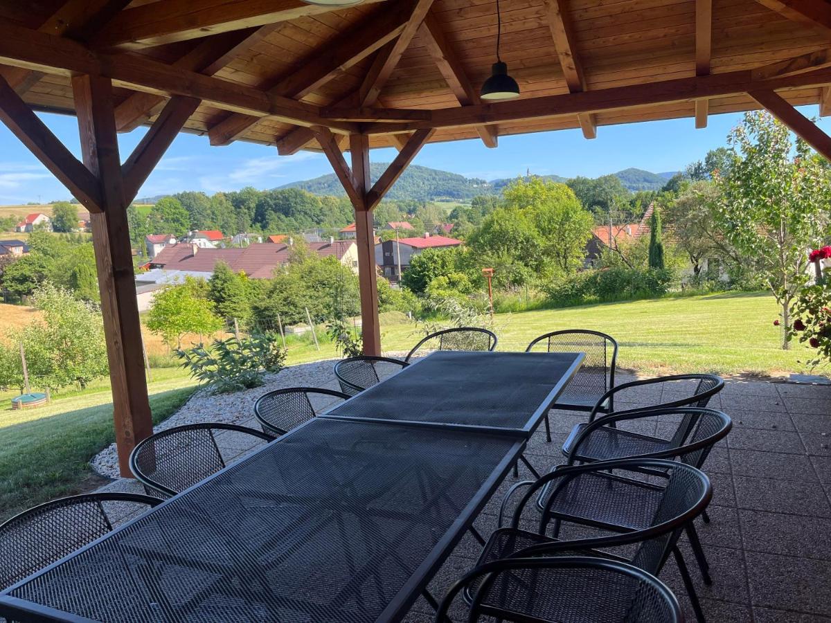 Penzion Bez Modrého Páva - Housity