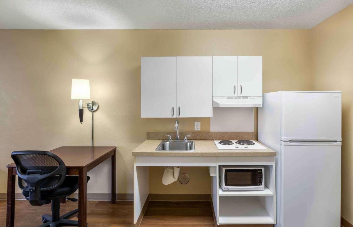 Extended Stay America Select Suites - Milwaukee - Waukesha - Housity