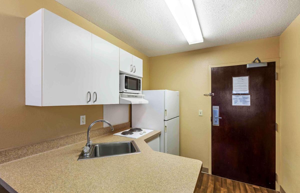 Extended Stay America Select Suites - Milwaukee - Waukesha - Housity