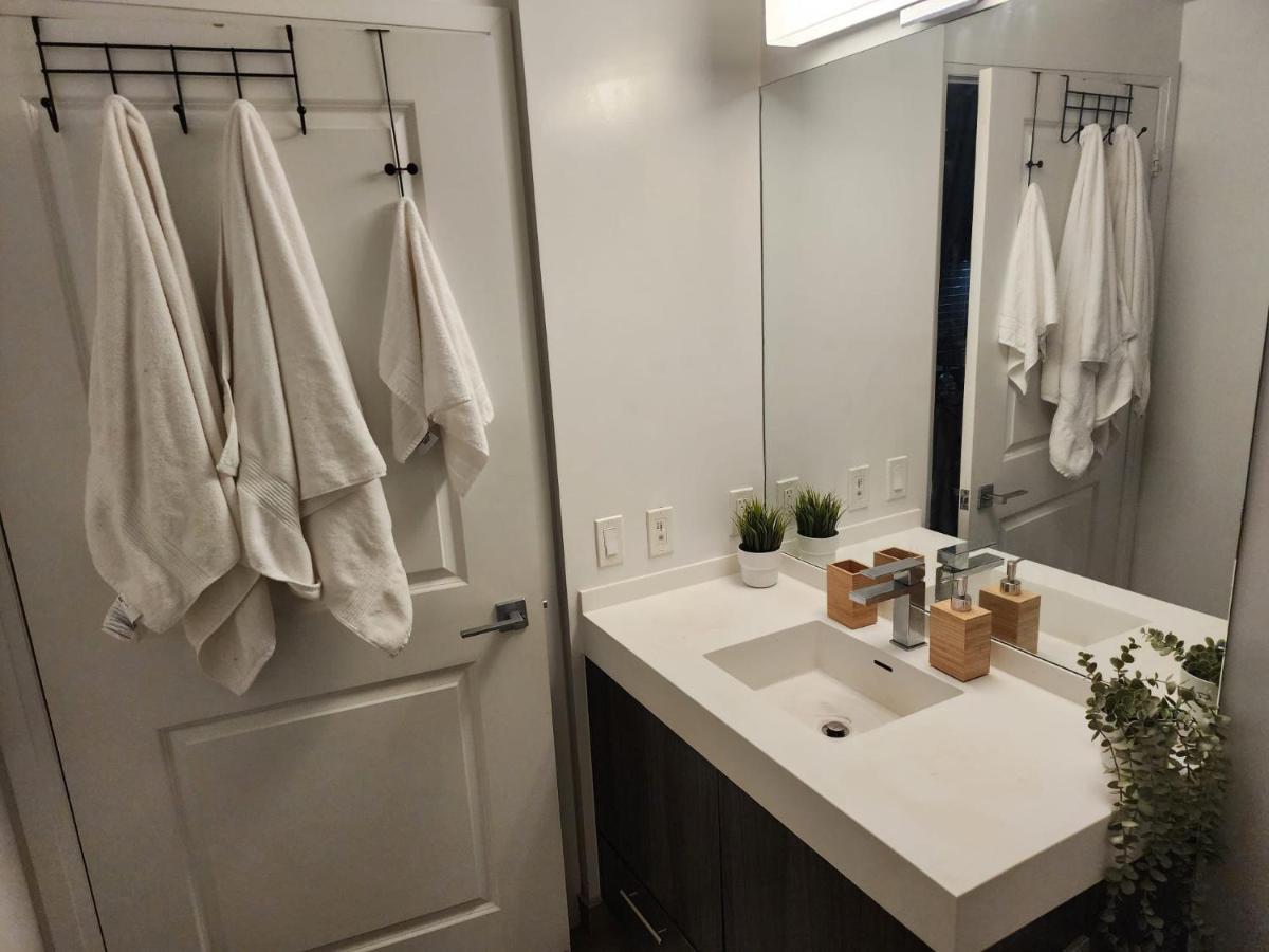 Stylish Stay Toronto Oasis - Housity